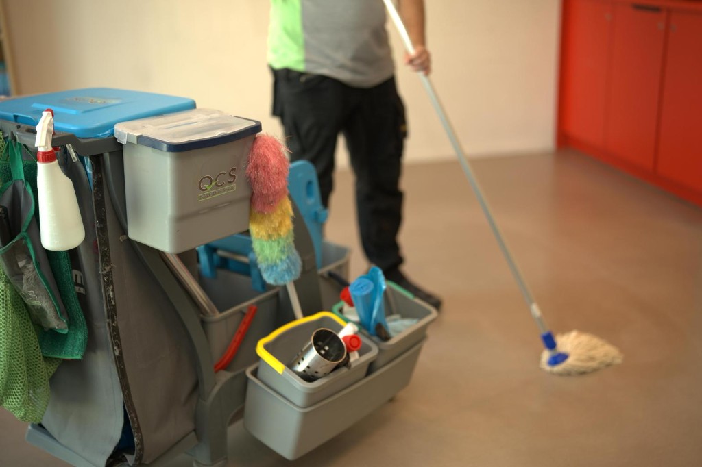 Schoonmaak met materiaalwagen